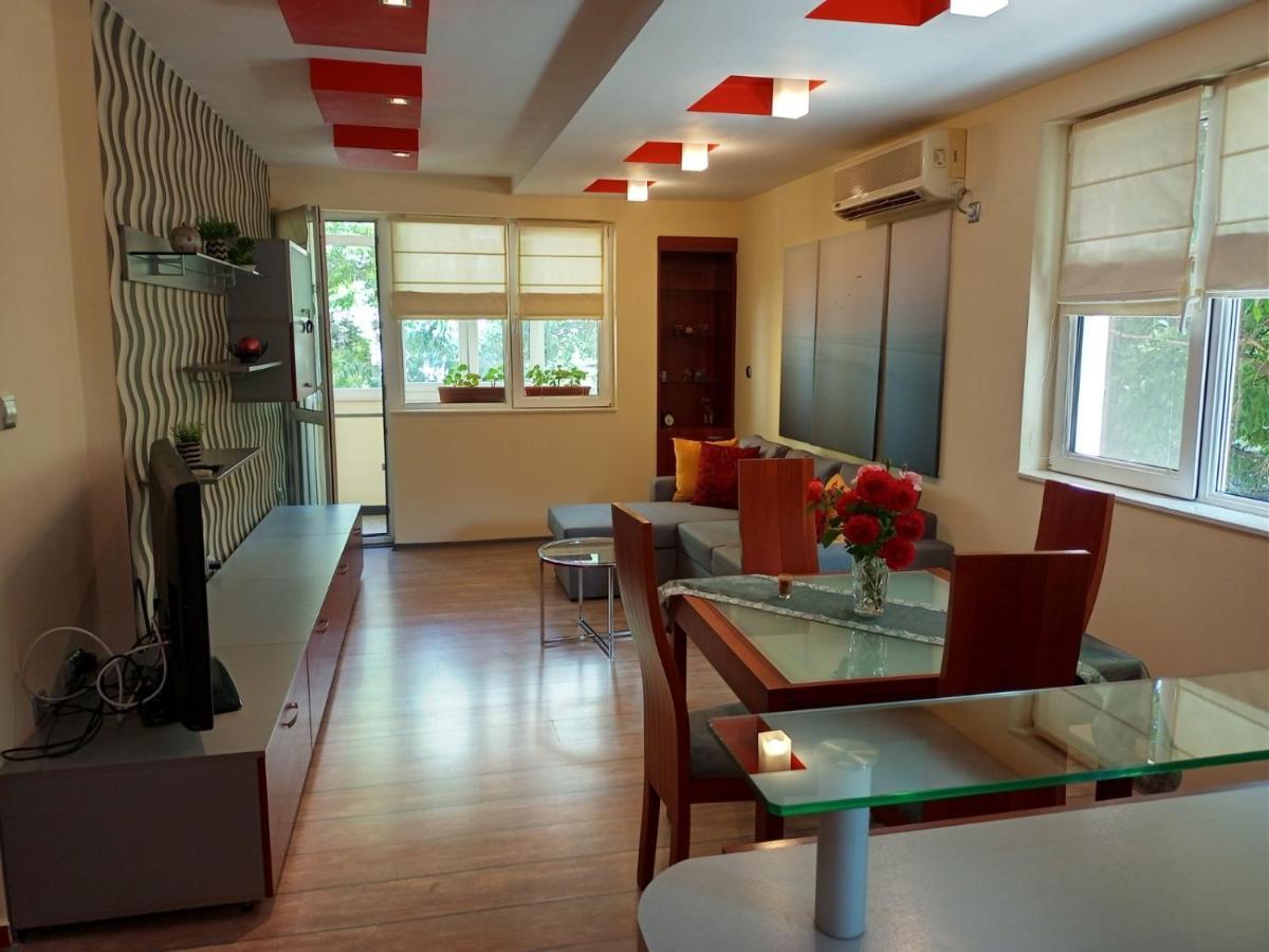 Sunrise Arena Apartment By Hsm Burgas Bagian luar foto